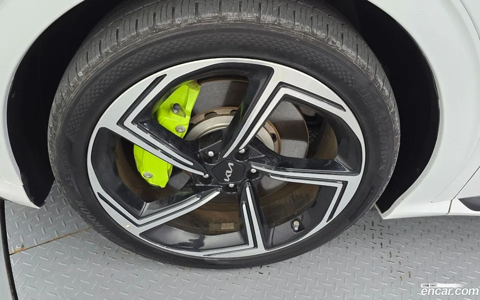 Kia EV6 GT 4WD 2023 — миниатюра 2