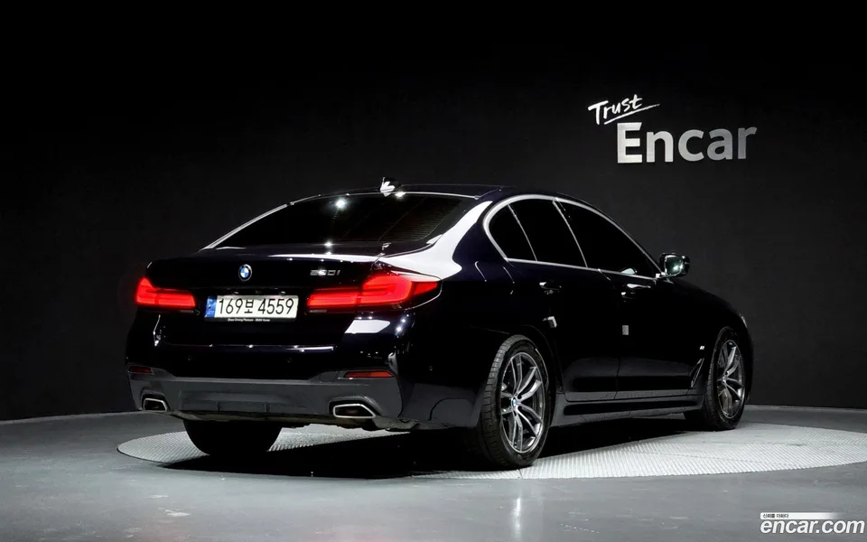 BMW 5 Series 520i M 2022 — миниатюра 2