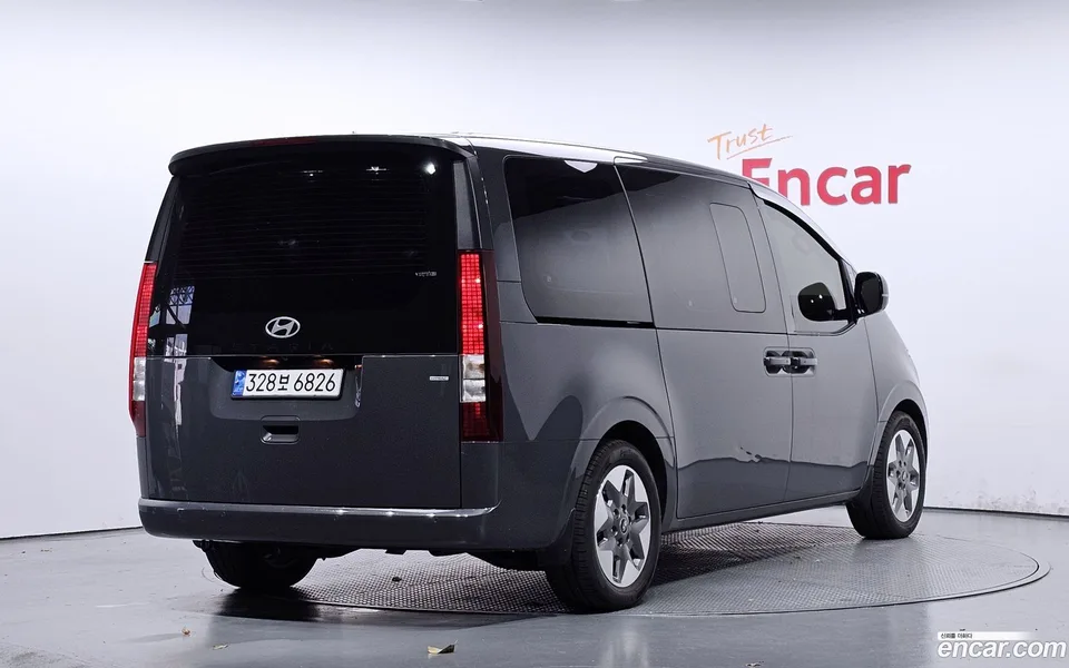 Hyundai Staria 4WD 9 2025 — миниатюра 2
