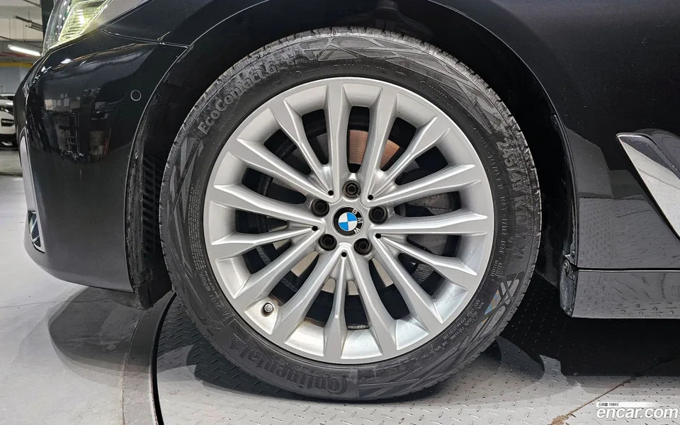 BMW 5 Series 520i 2023 — миниатюра 2