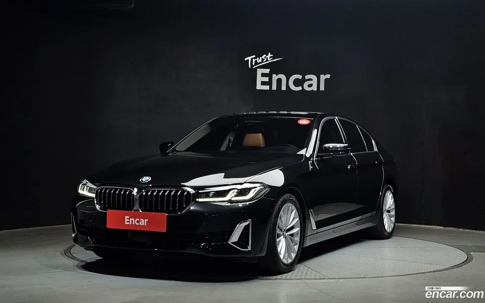 BMW 5 Series 520i 2023 — фото 1, купить с доставкой в Москву