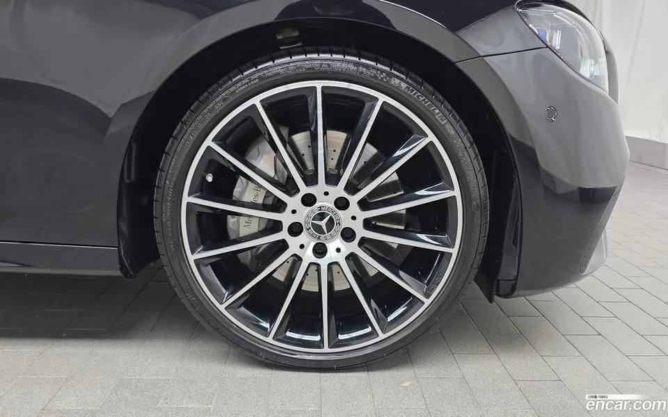 Mercedes-Benz E-Class E350 4MATIC AMG Line 2023 — миниатюра 2