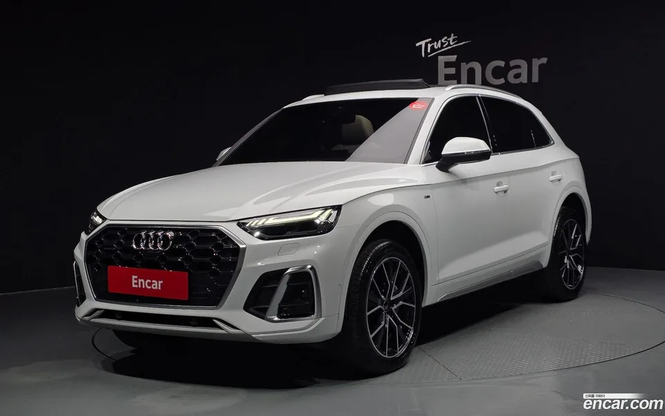 Audi Q5 45 TFSI 2024 — фото 1, купить с доставкой в Москву