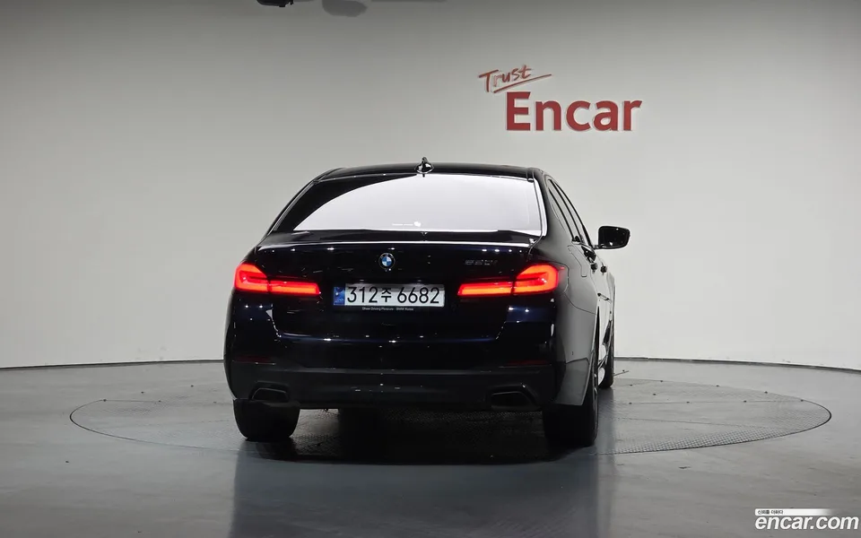 BMW 5 Series 520i M 2023 — миниатюра 4
