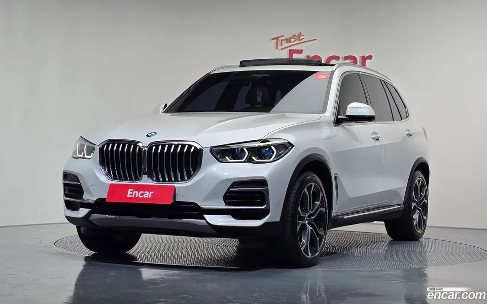 BMW X5 xDrive 40i xLine 2023 — фото 1, купить с доставкой в Москву