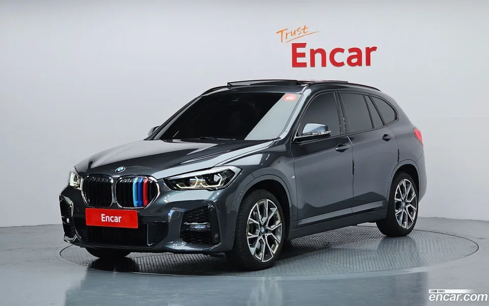 BMW X1 xDrive 20i M 2022 — фото 1, купить с доставкой в Москву