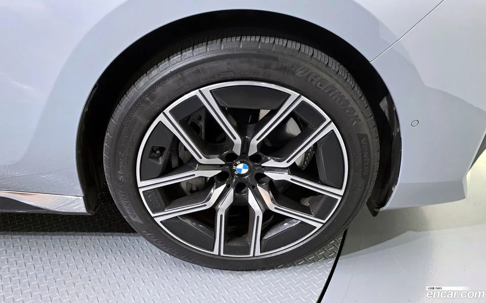 BMW 7 Series 740i xDrive M 2024 — миниатюра 2