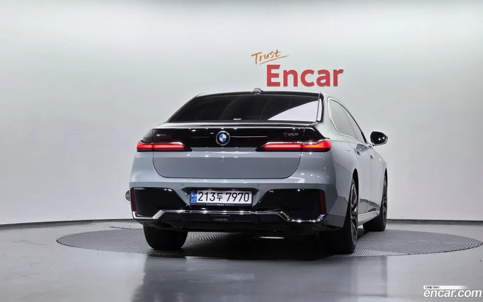 BMW 7 Series 740i xDrive M 2024 — миниатюра 4