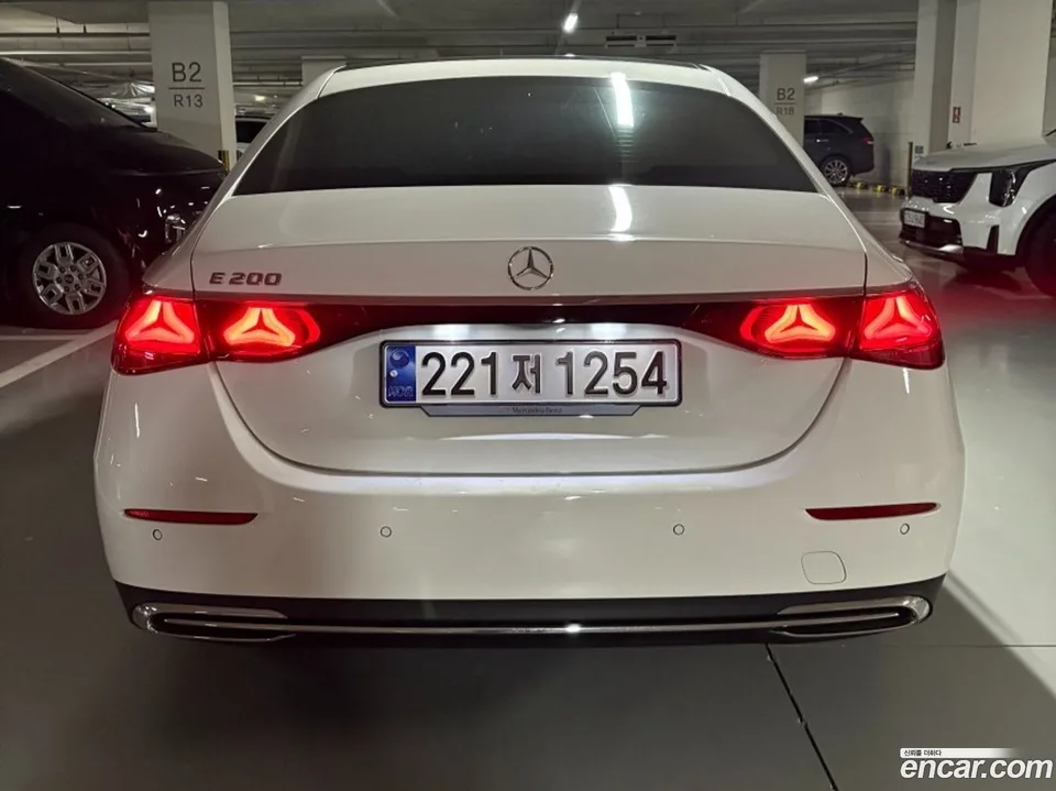 Mercedes-Benz E-Class E200 2025 — миниатюра 4