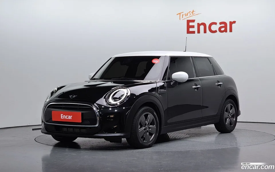 MINI Cooper 5 2023 — фото 1, купить с доставкой в Москву