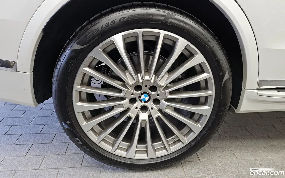 BMW X7 xDrive 40i 7 2025 — миниатюра 2