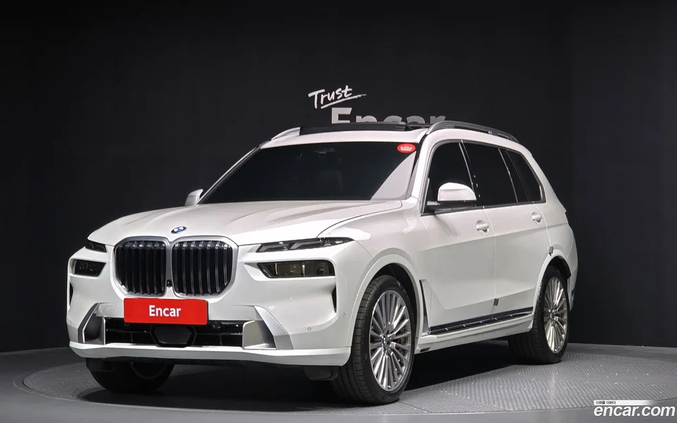 BMW X7 xDrive 40i 7 2025 — фото 1, купить с доставкой в Москву