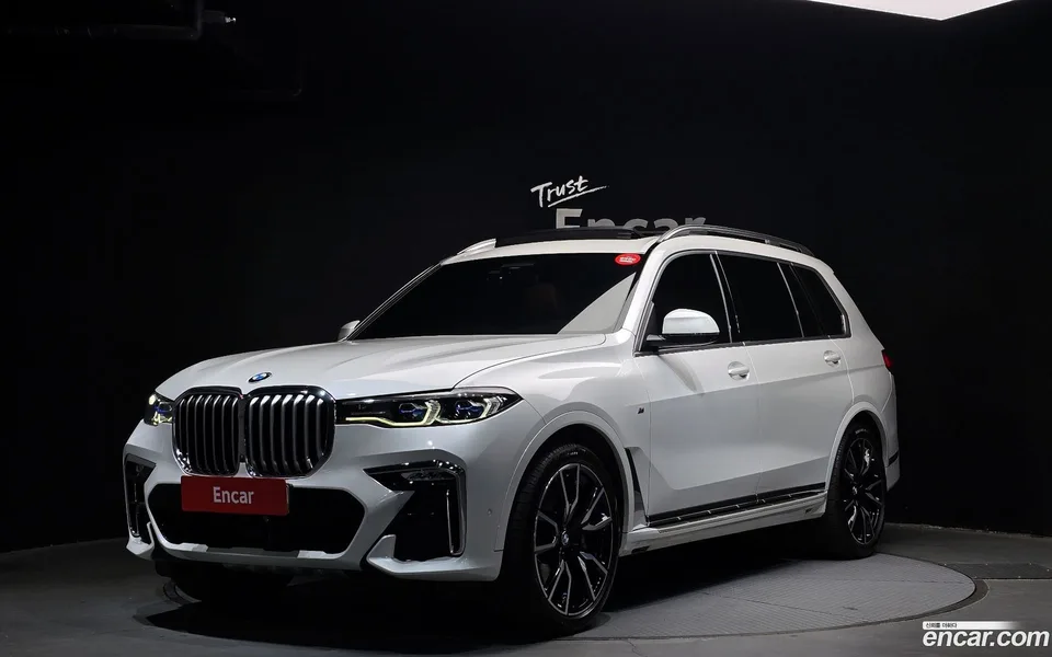 BMW X7 xDrive 40i M 6 2022 — фото 1, купить с доставкой в Москву