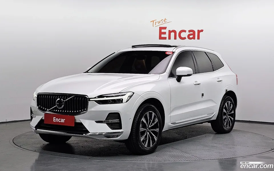 Volvo XC60 B5 2023 — фото 1, купить с доставкой в Москву