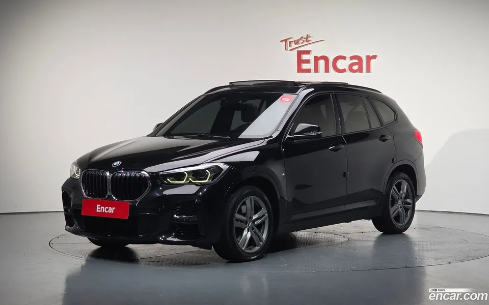 BMW X1 xDrive 20i M 2022 — фото 1, купить с доставкой в Москву