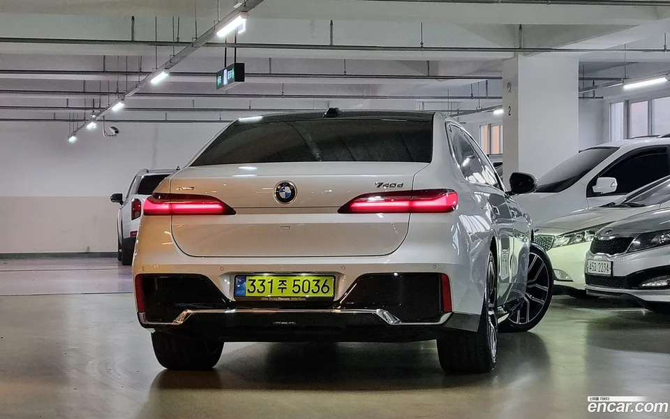 BMW 7 Series 740d xDrive M 2024 — миниатюра 4