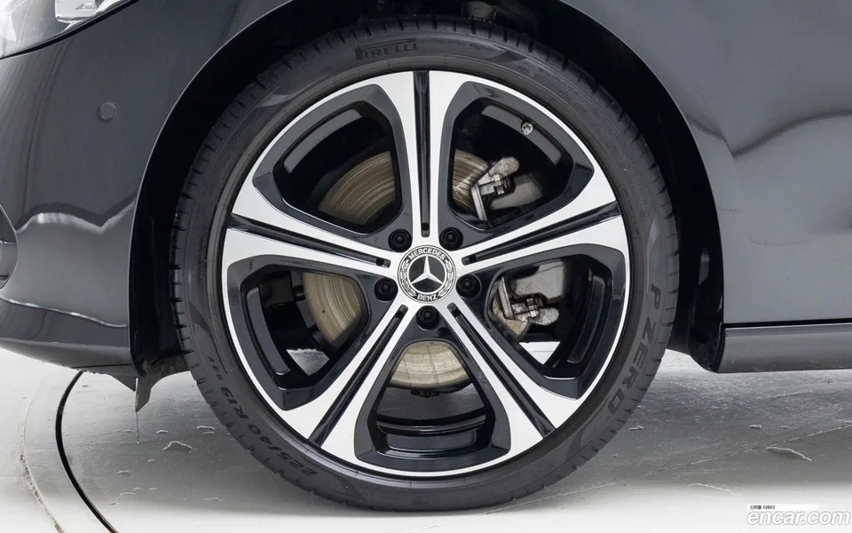 Mercedes-Benz C-Class C300 4MATIC 2023 — миниатюра 2