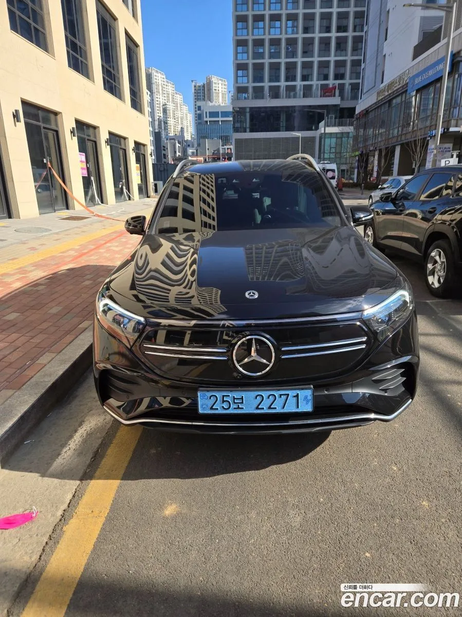 Mercedes-Benz EQB EQB300 4MATIC AMG 2023 — фото 1, купить с доставкой в Москву
