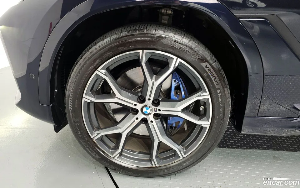 BMW X6 xDrive40i M 2022 — миниатюра 2
