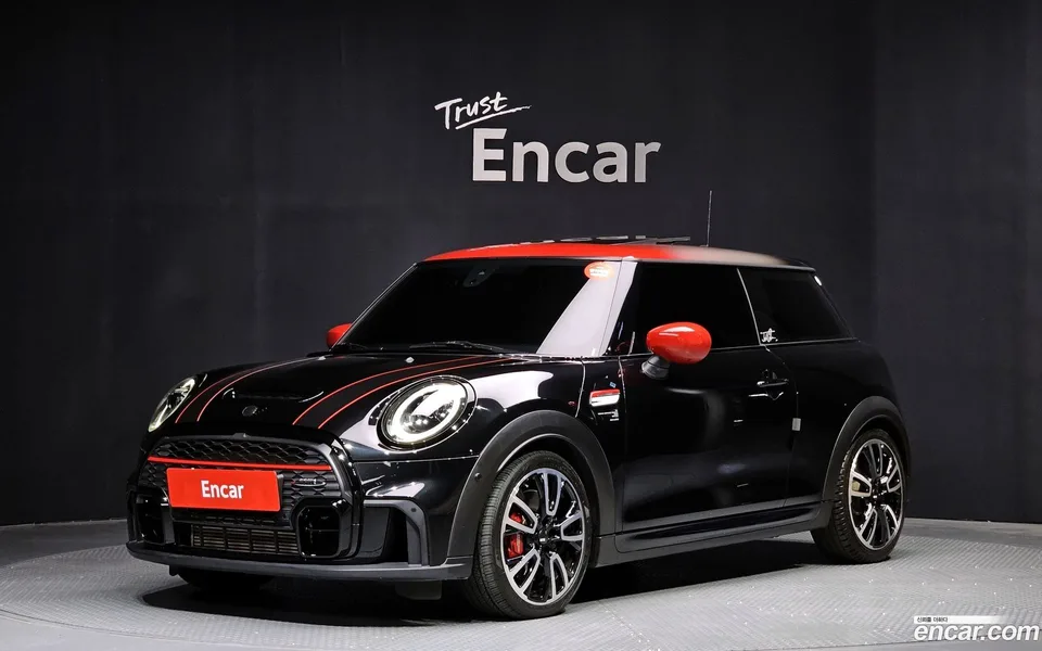 MINI Cooper S JCW 2023 — фото 1, купить с доставкой в Москву