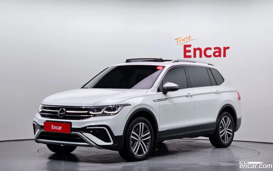 Volkswagen Tiguan Allspace 2.0 TSI 2023 — фото 1, купить с доставкой в Москву