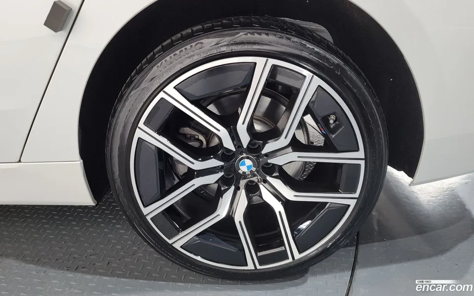 BMW 6 Series GT 630i xDrive 2024 — миниатюра 2