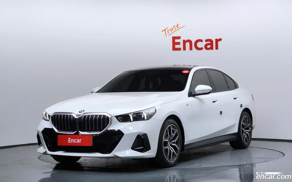 BMW 5 Series 520i M 2025 — фото 1, купить с доставкой в Москву