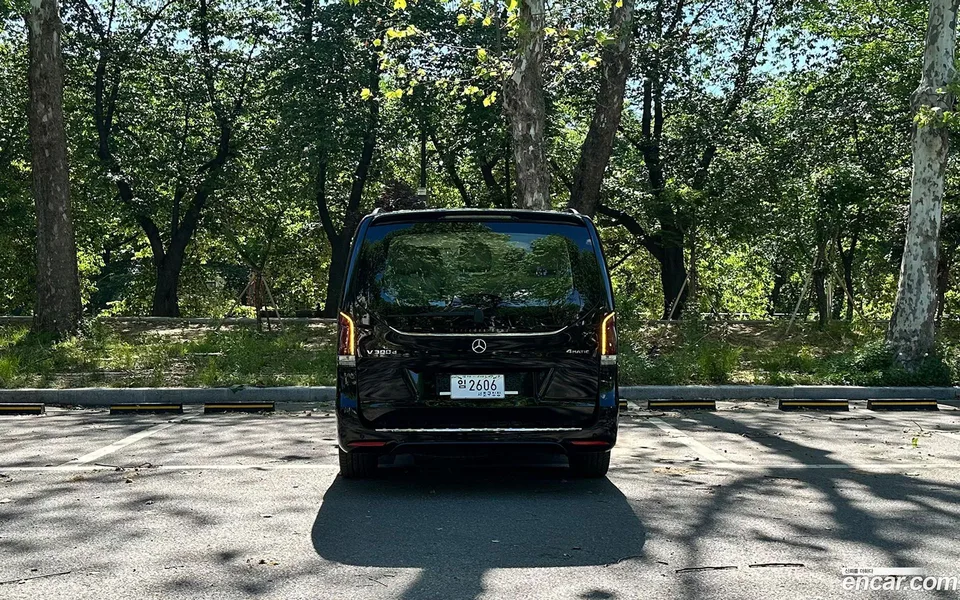 Mercedes-Benz V-Class V300 CDI 2025 — thumbnail 4