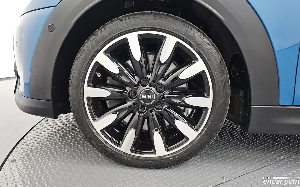 MINI Cooper S 2023 — thumbnail 5