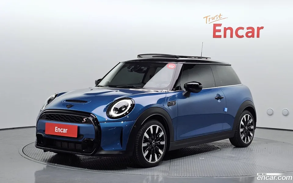 MINI Cooper S 2023 — photo 1, buy with delivery to Moscow