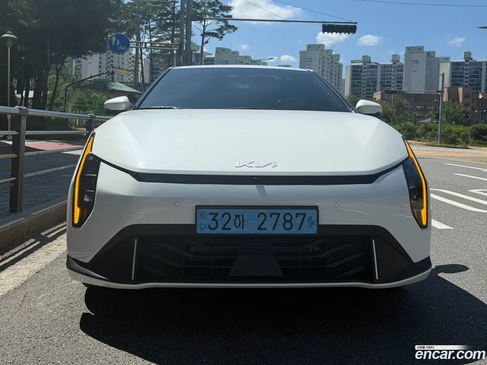 Kia EV4 2WD 2025 — фото 1, купить с доставкой в Москву