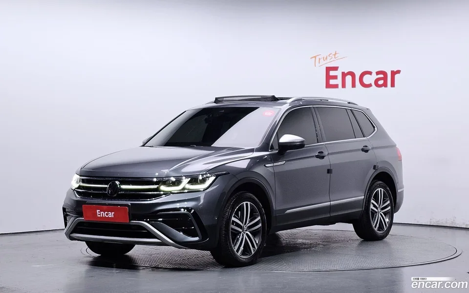 Volkswagen Tiguan Allspace 2.0 TSI 2022 — фото 1, купить с доставкой в Москву
