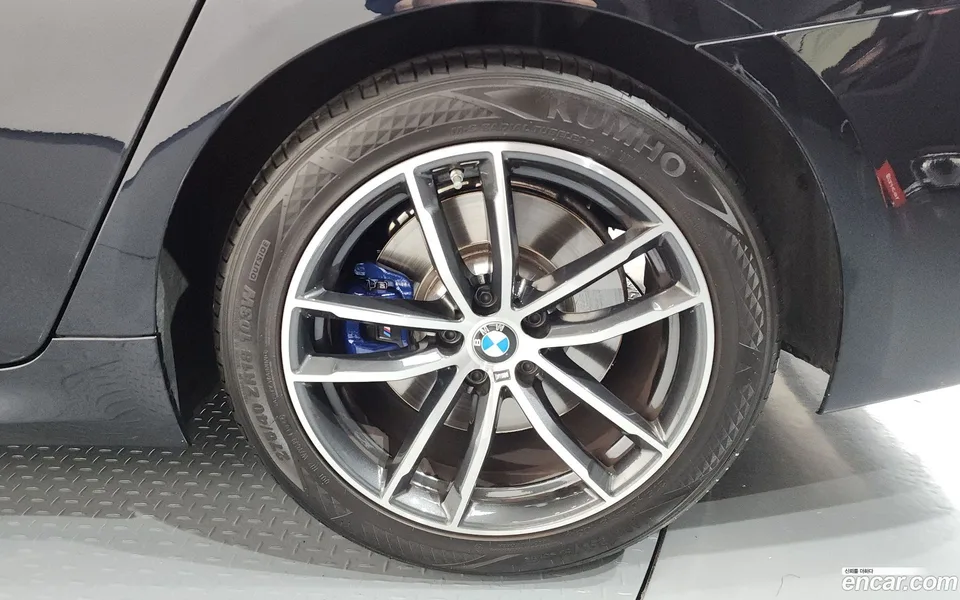 BMW 5 Series 520i M 2022 — миниатюра 2