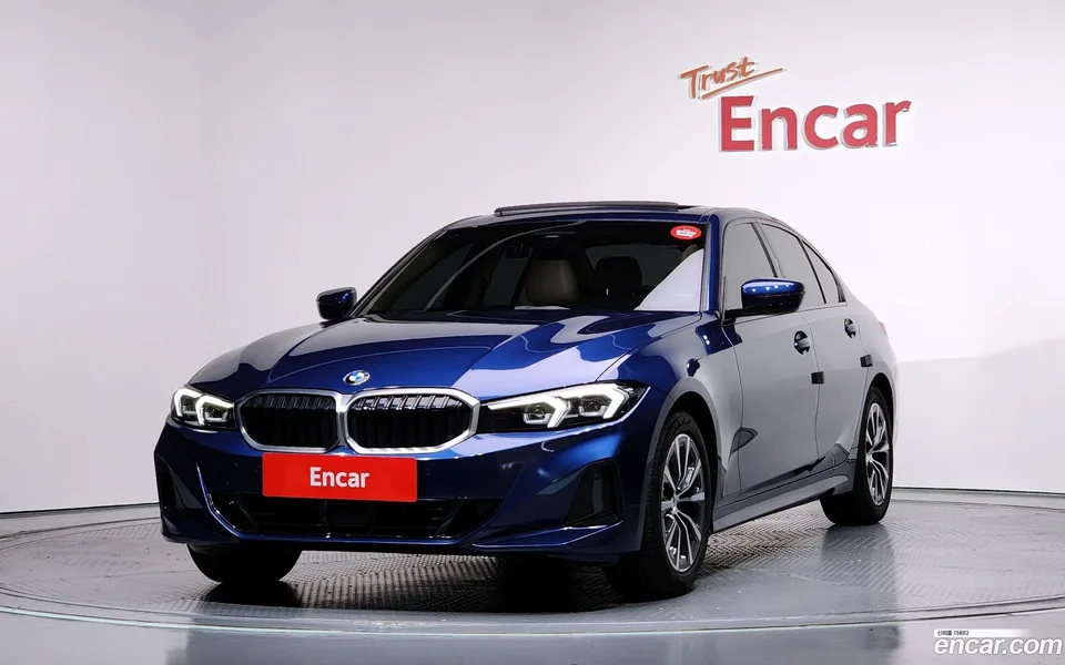 BMW 3 Series 320i 2023 — фото 1, купить с доставкой в Москву