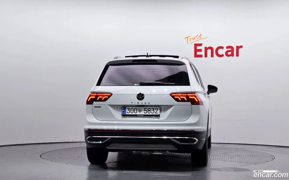 Volkswagen Tiguan Allspace 2.0 TSI 2023 — миниатюра 4