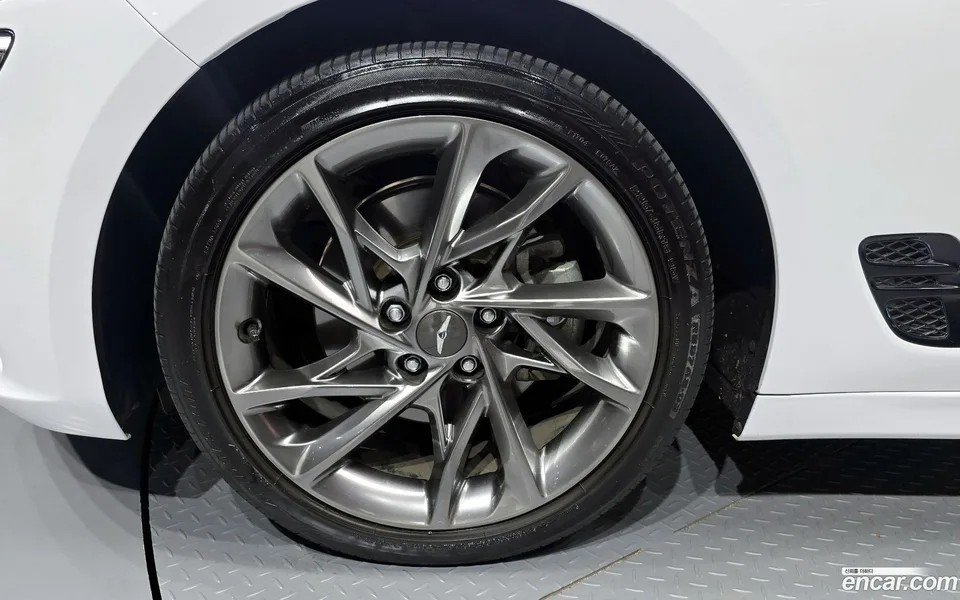 Genesis G70 Shooting Brake 2.0T 2WD 2022 — миниатюра 2
