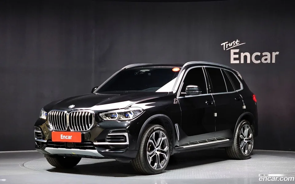BMW X5 xDrive 30d xLine 2023 — фото 1, купить с доставкой в Москву