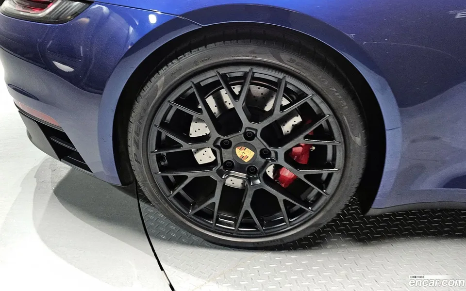 Porsche 911 (992) GTS 2023 — миниатюра 2