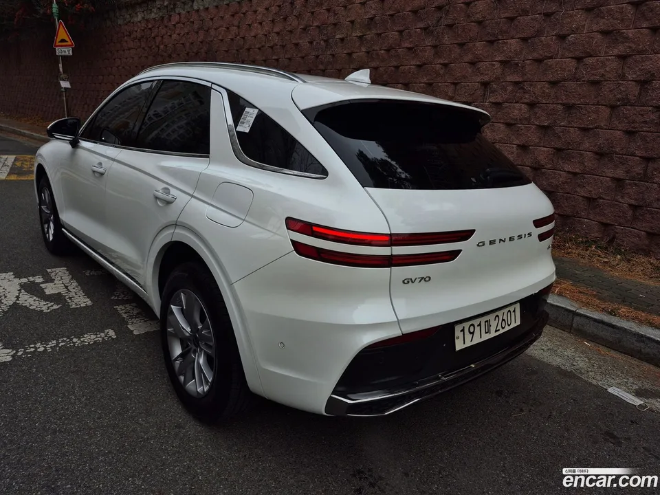 Genesis GV70 2.5T AWD 2024 — миниатюра 2