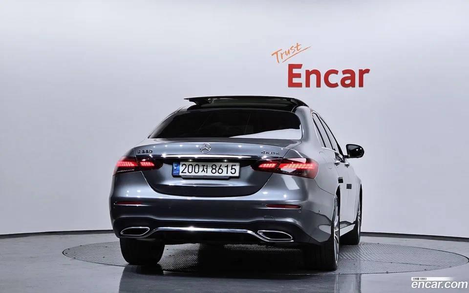 Mercedes-Benz E-Class E350 4MATIC AMG Line 2022 — миниатюра 4