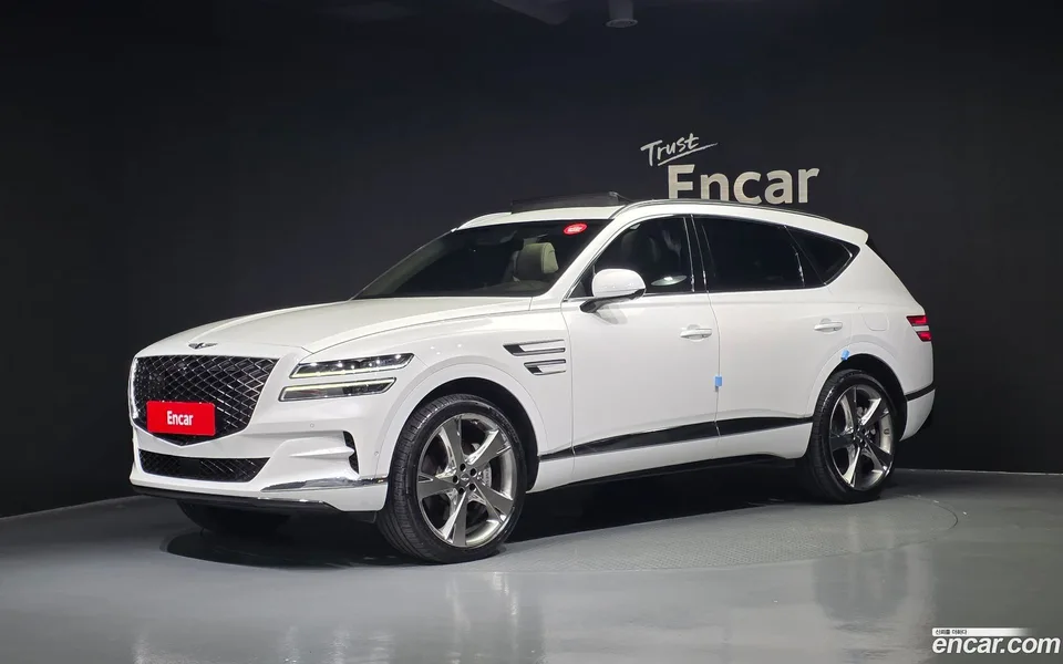 Genesis GV80 2.5T 2WD 2023 — фото 1, купить с доставкой в Москву
