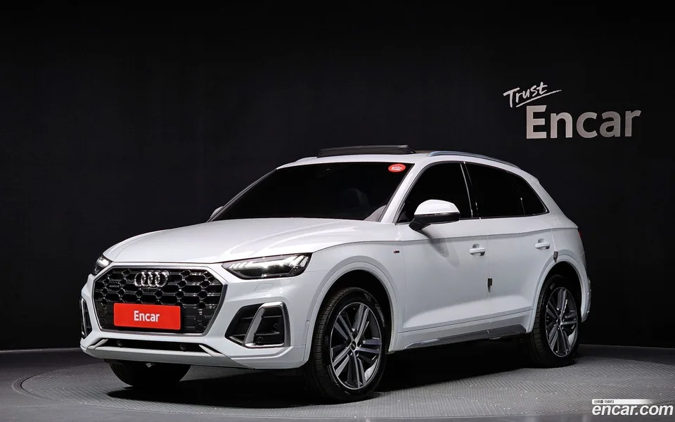 Audi Q5 45 TFSI 2022 — фото 1, купить с доставкой в Москву