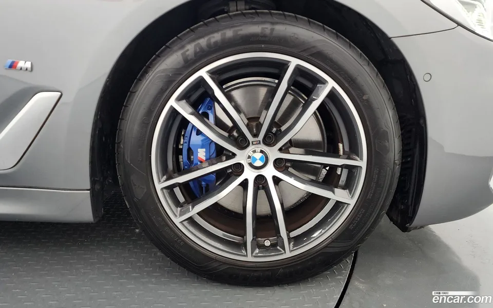 BMW 5 Series 520i M 2023 — миниатюра 5