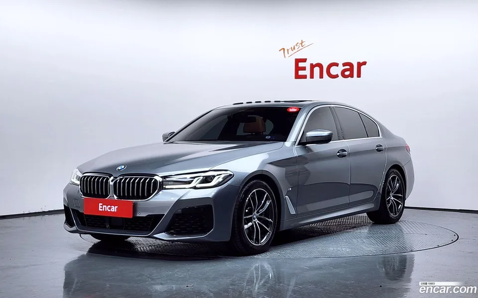BMW 5 Series 520i M 2023 — фото 1, купить с доставкой в Москву