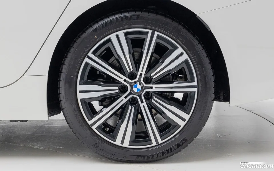BMW 3 Series 320i 2025 — миниатюра 2