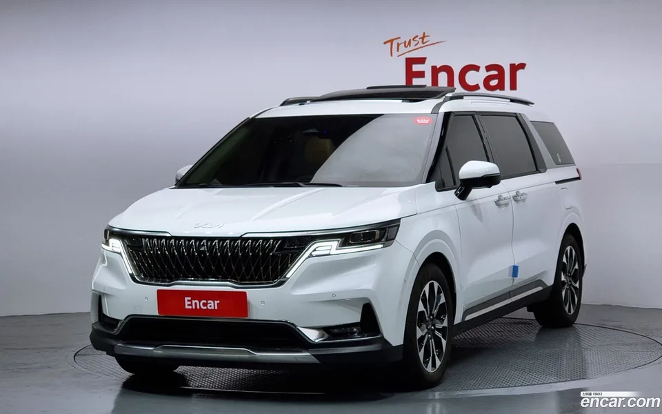 Kia Carnival 7 2023 — фото 1, купить с доставкой в Москву
