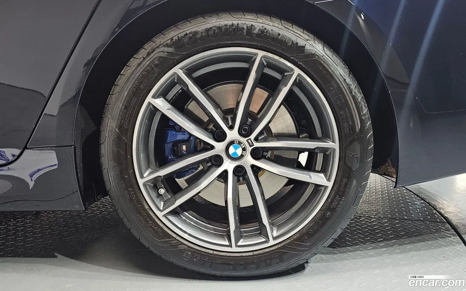 BMW 5 Series 520i M 2022 — миниатюра 2