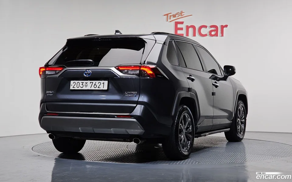 Toyota RAV4 2.5 4WD LTD 2023 — миниатюра 2