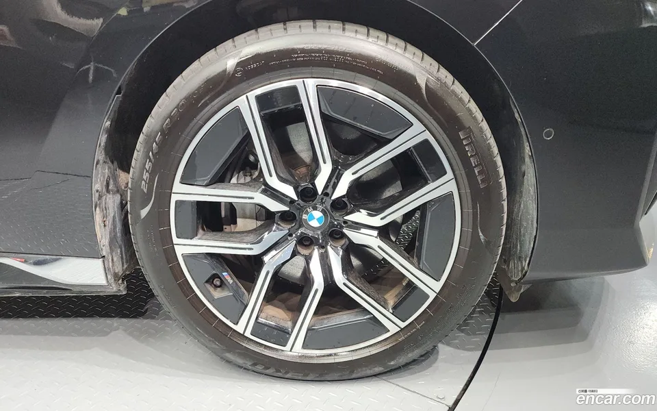 BMW i7 eDrive 50 M 2024 — thumbnail 2