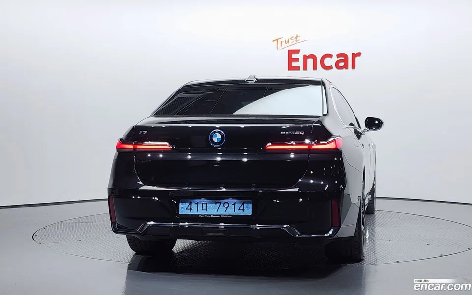 BMW i7 eDrive 50 M 2024 — thumbnail 4